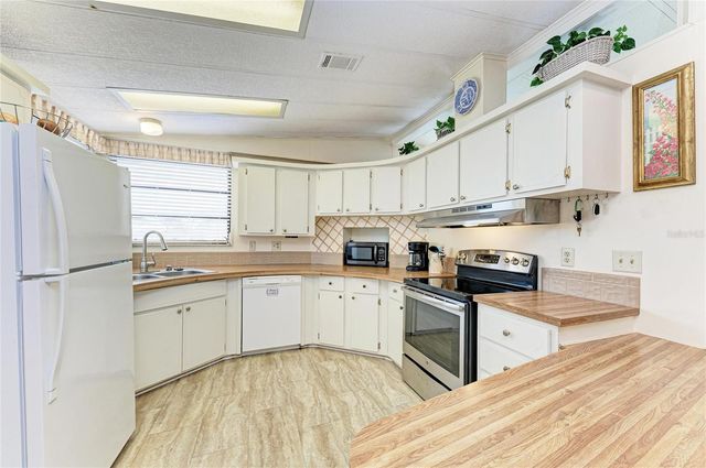 35 CASTLE DRIVE, Nokomis, FL 34275