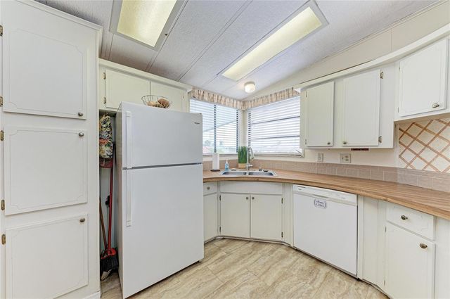 35 CASTLE DRIVE, Nokomis, FL 34275