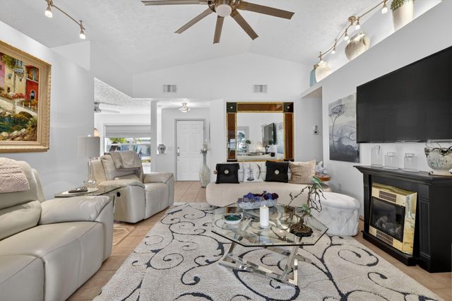 6713 Alemendra Street, Fort Pierce, FL 34951