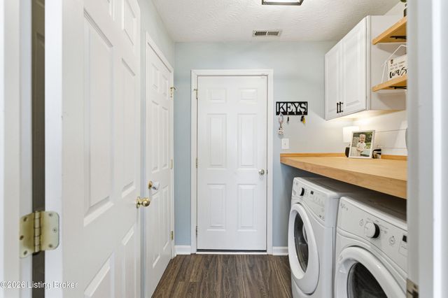 9712 Evanwood Ct, Louisville, KY 40228