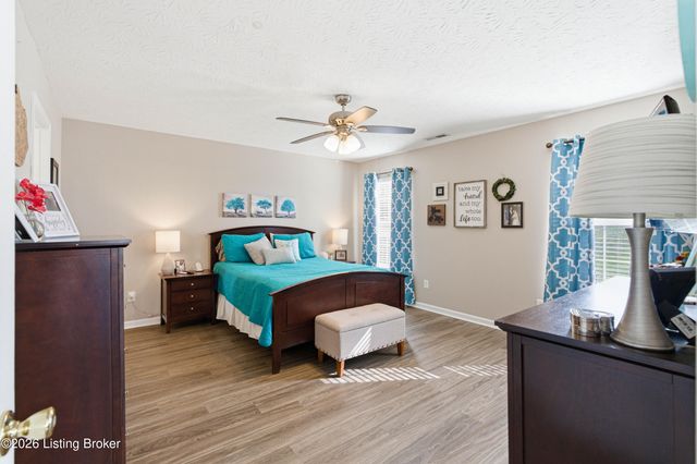 9712 Evanwood Ct, Louisville, KY 40228