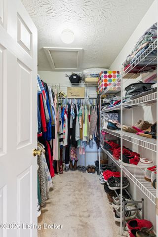 9712 Evanwood Ct, Louisville, KY 40228