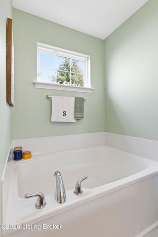 9712 Evanwood Ct, Louisville, KY 40228