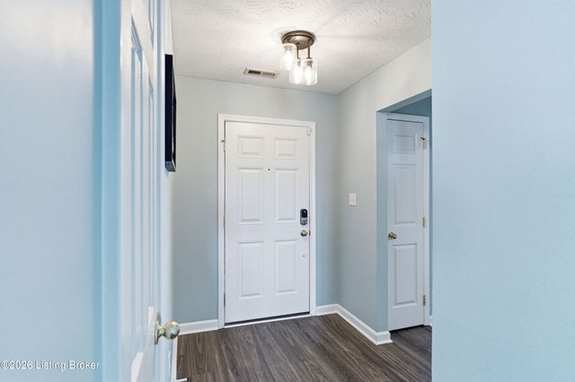 9712 Evanwood Ct, Louisville, KY 40228