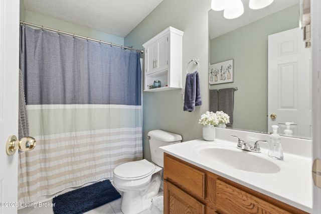 9712 Evanwood Ct, Louisville, KY 40228