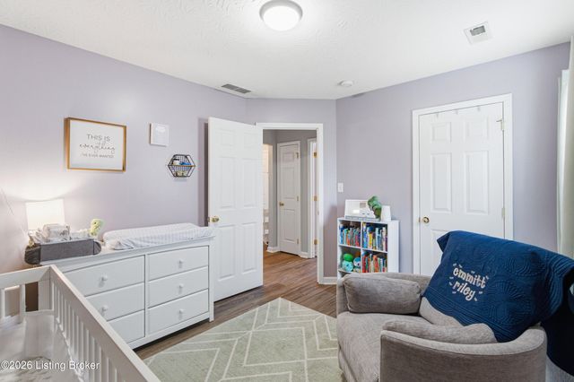 9712 Evanwood Ct, Louisville, KY 40228