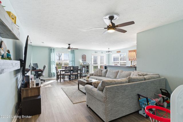 9712 Evanwood Ct, Louisville, KY 40228