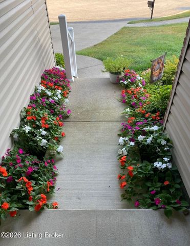 9712 Evanwood Ct, Louisville, KY 40228