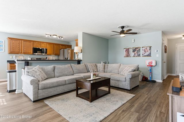 9712 Evanwood Ct, Louisville, KY 40228