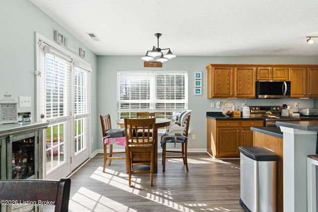 9712 Evanwood Ct, Louisville, KY 40228