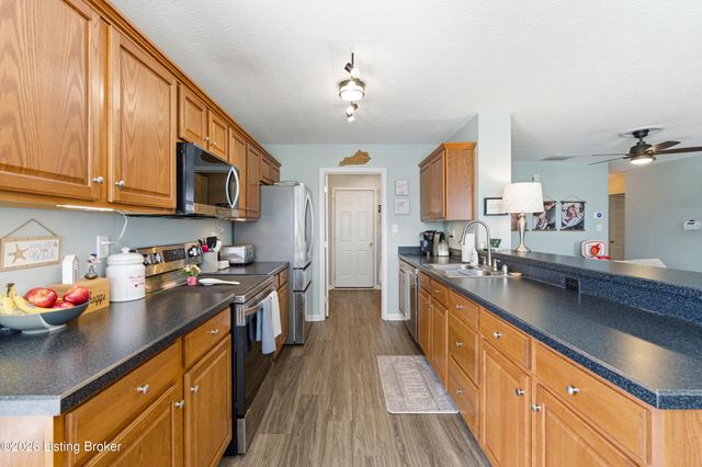 9712 Evanwood Ct, Louisville, KY 40228