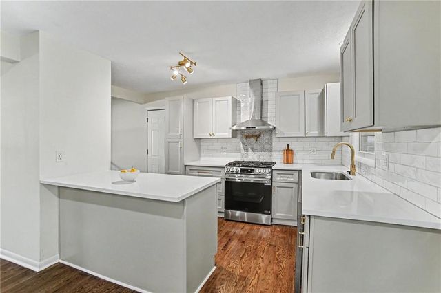 11123 Grand Avenue, Kansas City, MO 64114