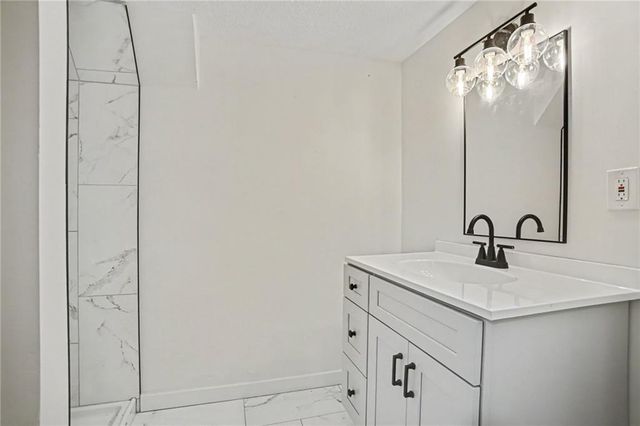 11123 Grand Avenue, Kansas City, MO 64114