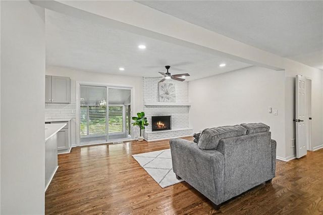 11123 Grand Avenue, Kansas City, MO 64114