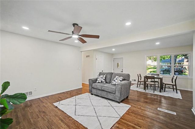 11123 Grand Avenue, Kansas City, MO 64114