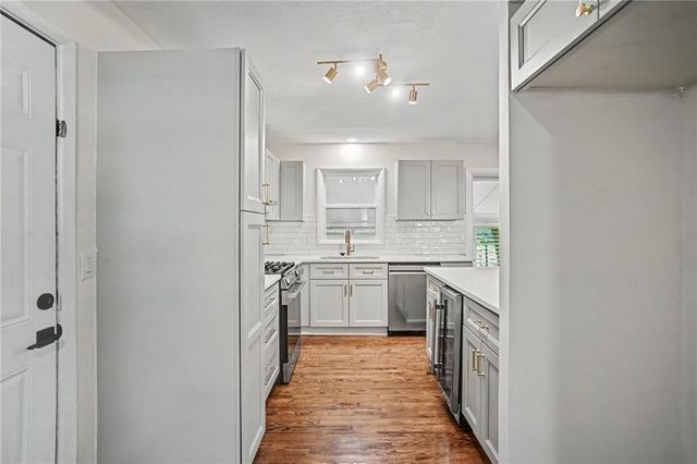 11123 Grand Avenue, Kansas City, MO 64114