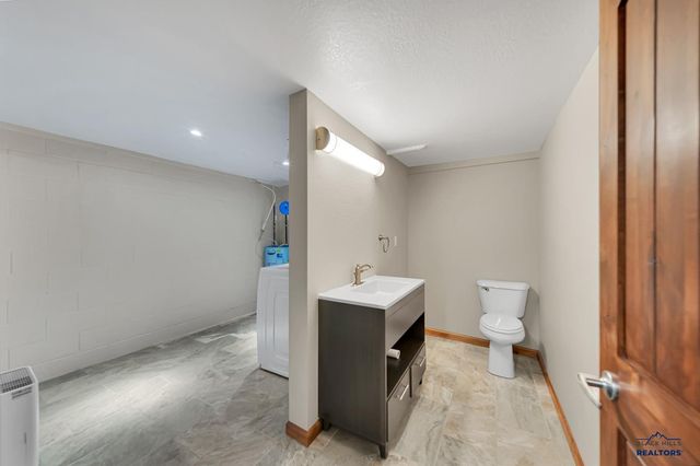 3021 HEIDIWAY LN, Rapid City, SD 57702