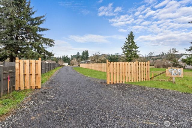 909 N 1ST Street, Pe Ell, WA 98572