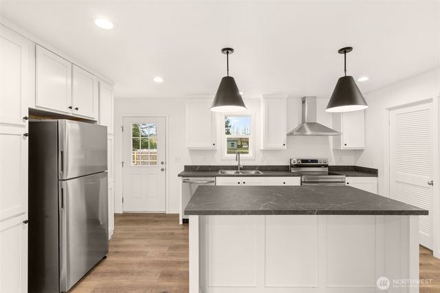 909 N 1ST Street, Pe Ell, WA 98572