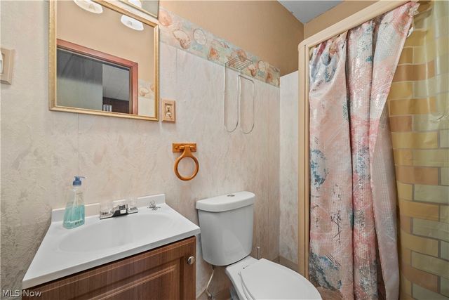 255 E 42nd Street, Lorain, OH 44052