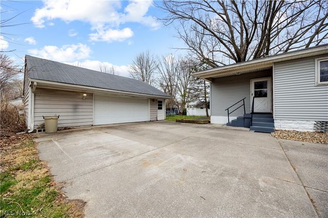 255 E 42nd Street, Lorain, OH 44052