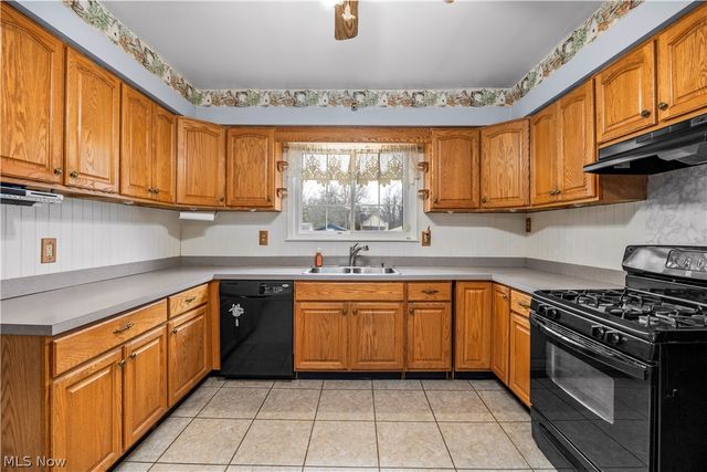 255 E 42nd Street, Lorain, OH 44052