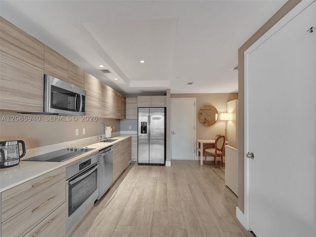 121 NE 34th St 2106A, Miami, FL 33137