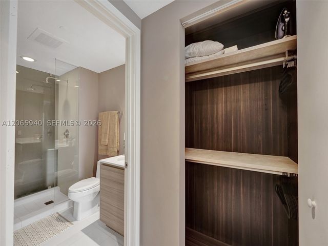 121 NE 34th St 2106A, Miami, FL 33137