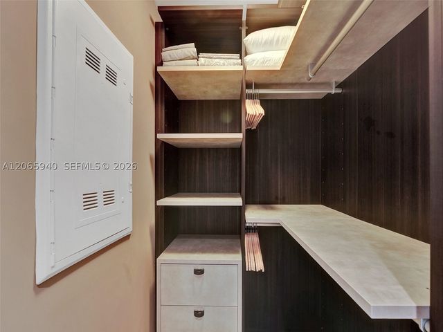 121 NE 34th St 2106A, Miami, FL 33137