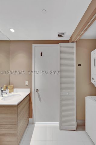 121 NE 34th St 2106A, Miami, FL 33137