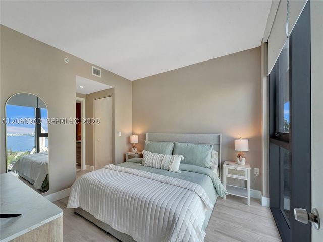 121 NE 34th St 2106A, Miami, FL 33137
