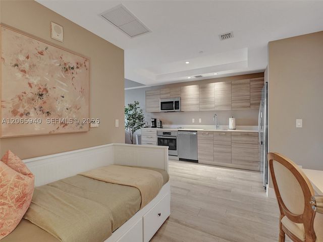 121 NE 34th St 2106A, Miami, FL 33137