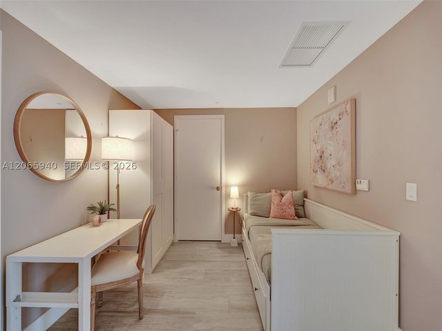 121 NE 34th St 2106A, Miami, FL 33137
