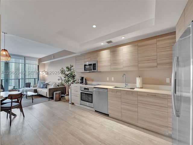 121 NE 34th St 2106A, Miami, FL 33137