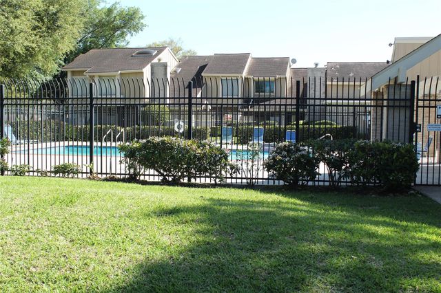 2316 Woodland Park Drive 15, Houston, TX 77077