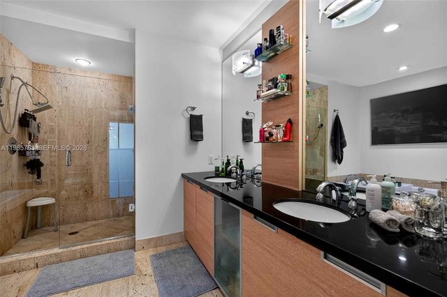 7901 S Hispanola Ave 1008, North Bay Village, FL 33141