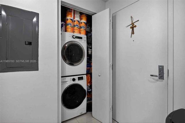 7901 S Hispanola Ave 1008, North Bay Village, FL 33141