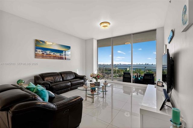 7901 S Hispanola Ave 1008, North Bay Village, FL 33141