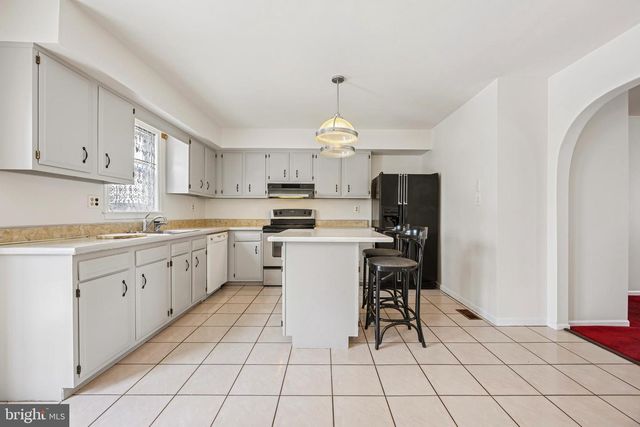 402 JEAN DR, King Of Prussia, PA 19406