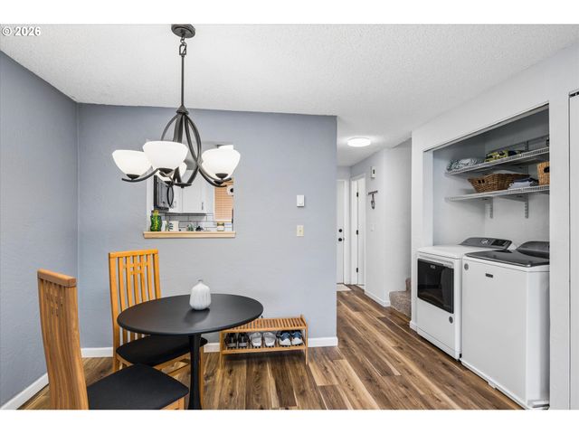 4431 FOX HOLLOW Rd 6, Eugene, OR 97401