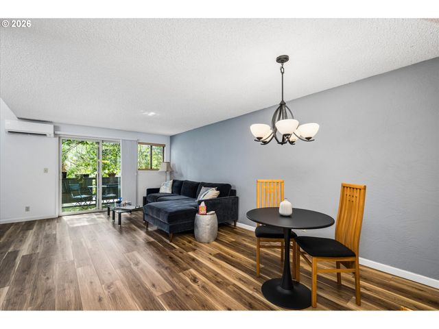 4431 FOX HOLLOW Rd 6, Eugene, OR 97401