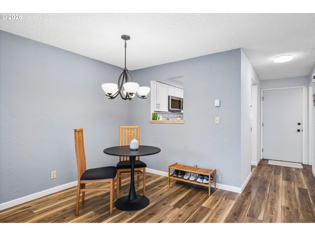 4431 FOX HOLLOW Rd 6, Eugene, OR 97401