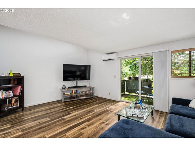 4431 FOX HOLLOW Rd 6, Eugene, OR 97401