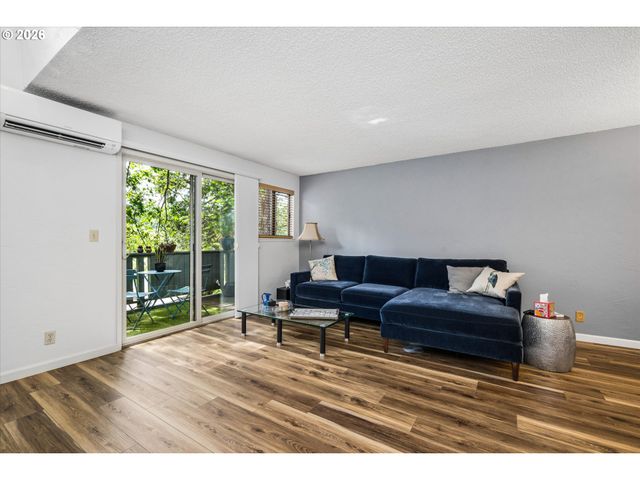 4431 FOX HOLLOW Rd 6, Eugene, OR 97401