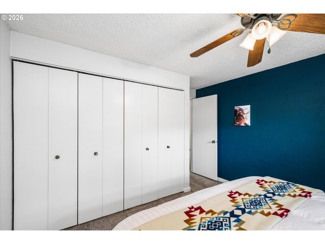 4431 FOX HOLLOW Rd 6, Eugene, OR 97401