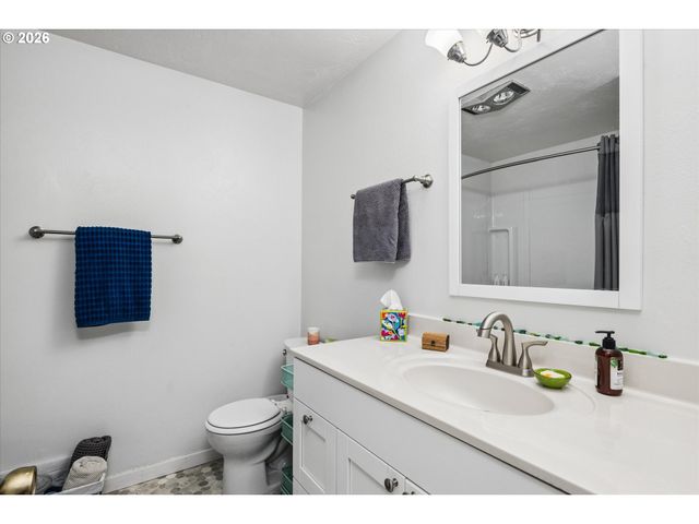 4431 FOX HOLLOW Rd 6, Eugene, OR 97401