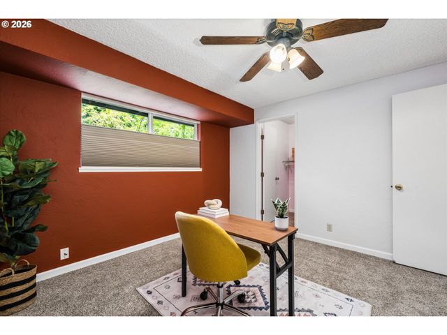 4431 FOX HOLLOW Rd 6, Eugene, OR 97401