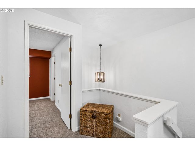 4431 FOX HOLLOW Rd 6, Eugene, OR 97401