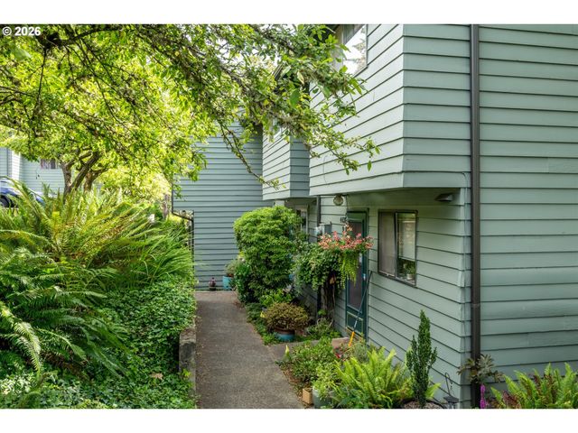 4431 FOX HOLLOW Rd 6, Eugene, OR 97401