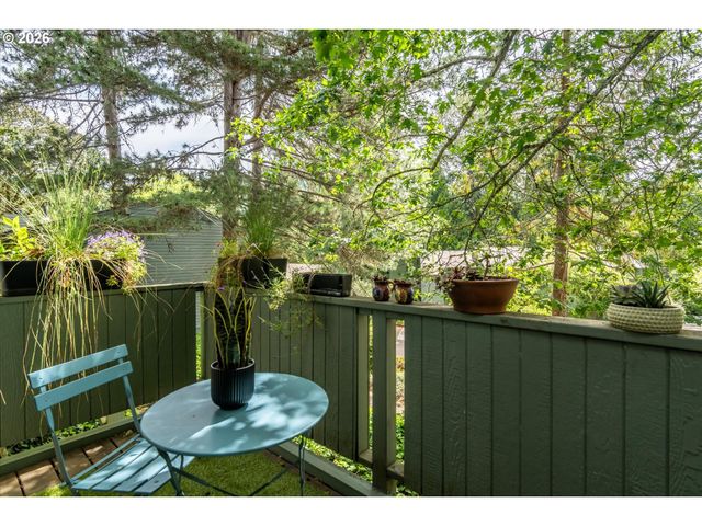 4431 FOX HOLLOW Rd 6, Eugene, OR 97401